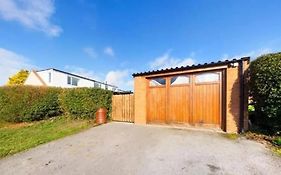 Spacious, Self-Contained, 1 Bedroomed Annex